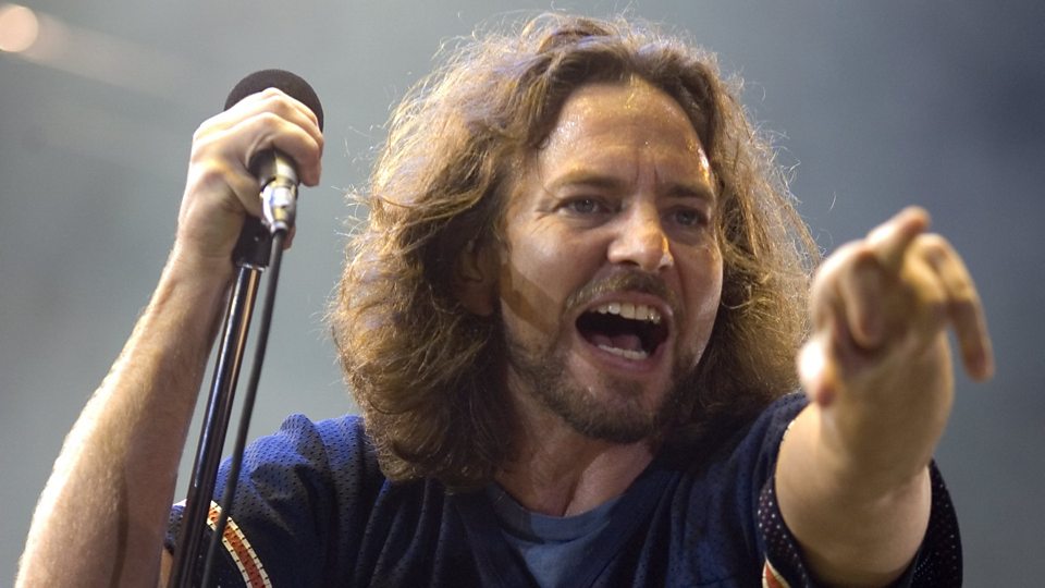 Eddie Vedder anuncia 2 apresentações solo no Brasil