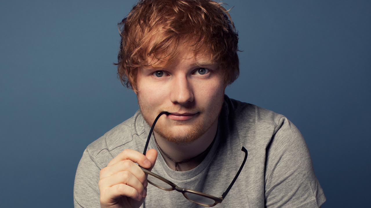 Ed Sheeran se transforma em marionete em novo clipe
