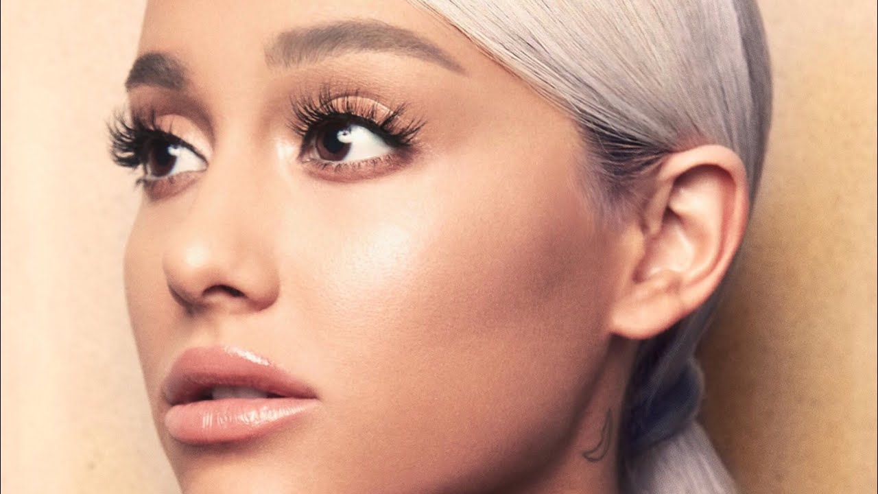 Ariana Grande lança nova faixa em parceria com Nicki Minaj