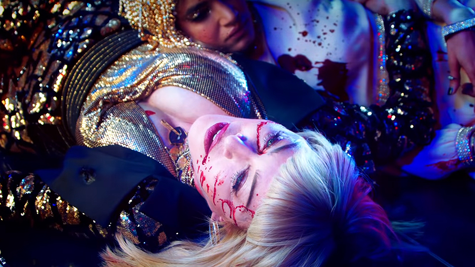Madonna lança clipe impactante para música “God Control”