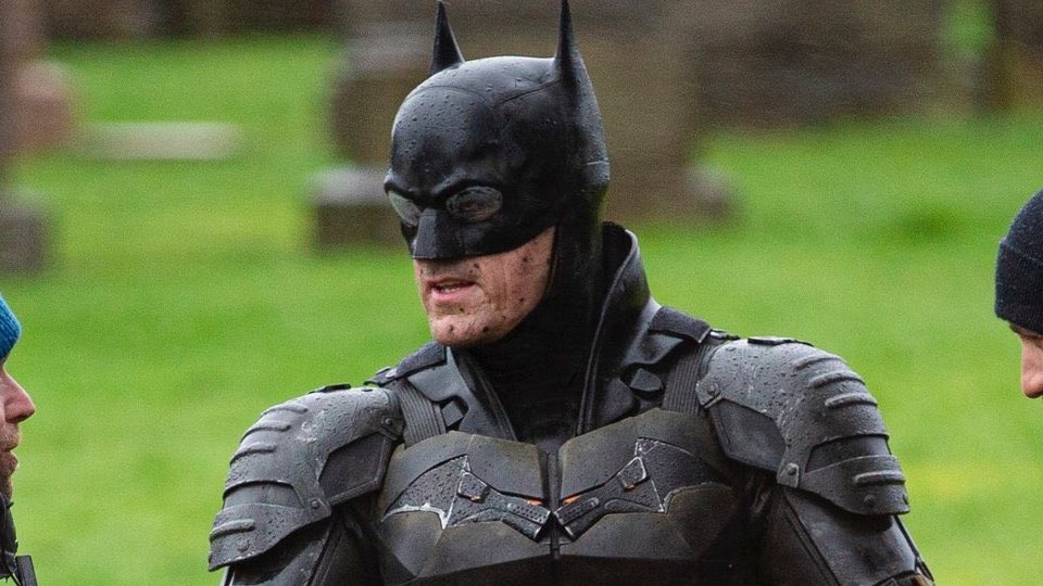 The Batman – fotos revelam uniforme completo do herói