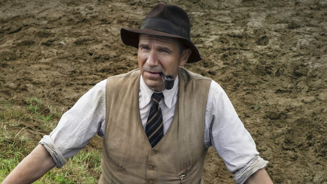 A Escavação – filme da Netflix com Ralph Fiennes ganha trailer