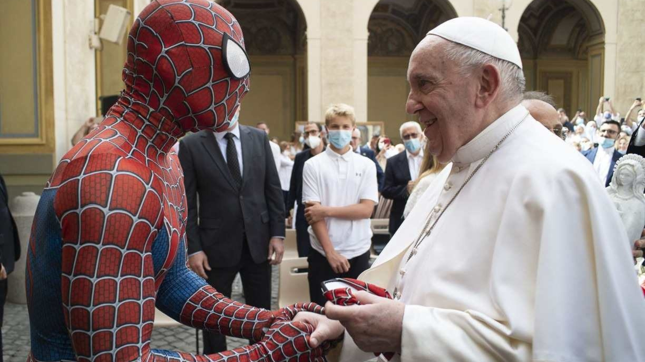 Papa Francisco se encontra com Homem-Aranha