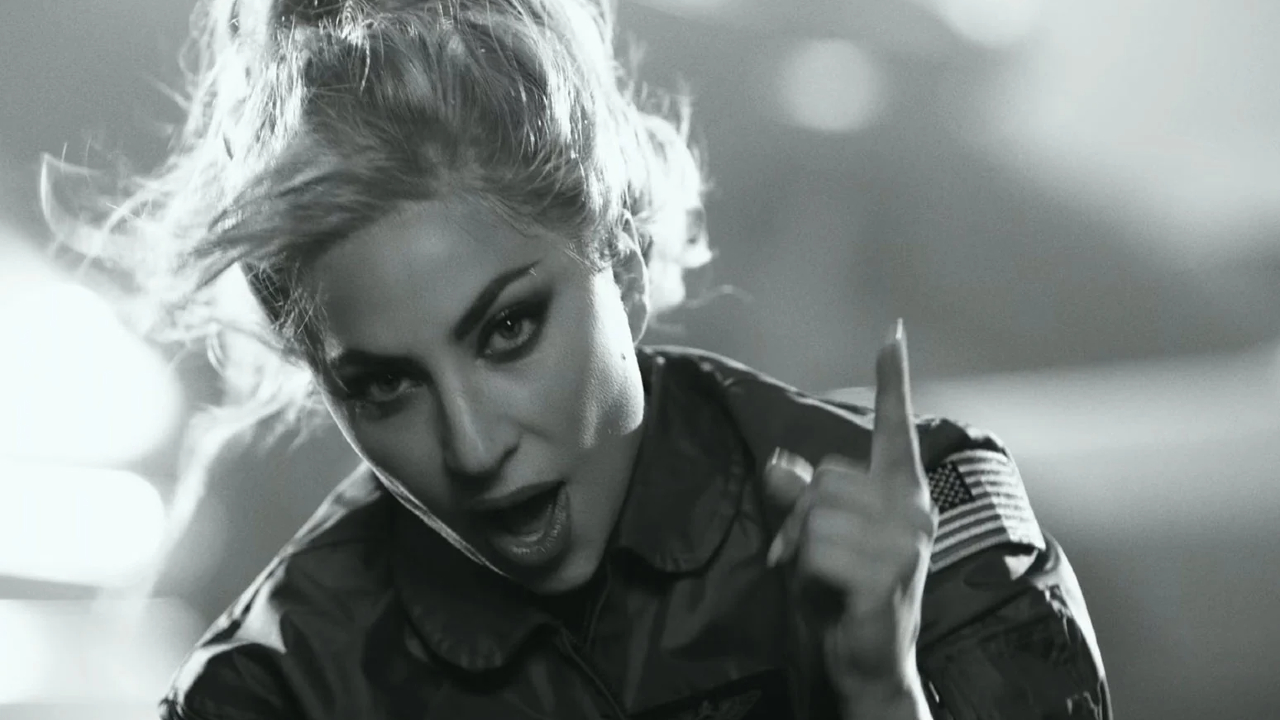 Lady Gaga lança “Hold My Hand” para trilha sonora de Top Gun: Maverick