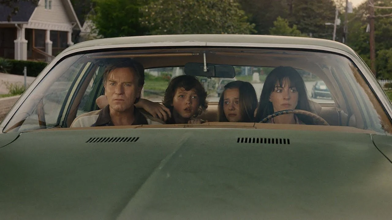 Doideira! O Fim Da Rua, ficção científica com Anne Hathaway e Ewan McGregor ganha trailer