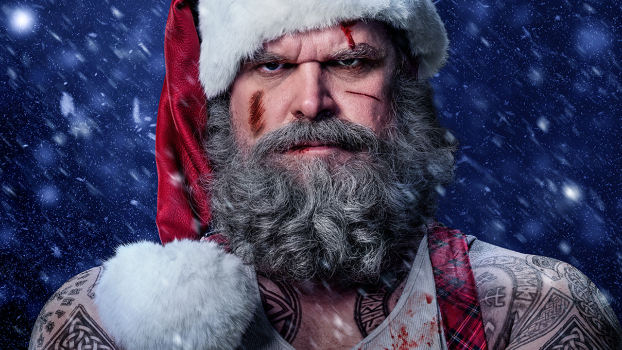 Noite Ainda Mais Infeliz – David Harbour retorna como Papai Noel Porradeiro no trailer